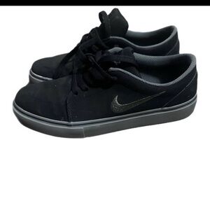 Nike Kids Black and Gray Sneakers